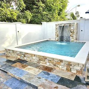  Villa Travelholics Getaways